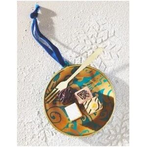 New in Box Christmas Holiday Tree Fancy Food Ornament Dessert Plate Decor NWT